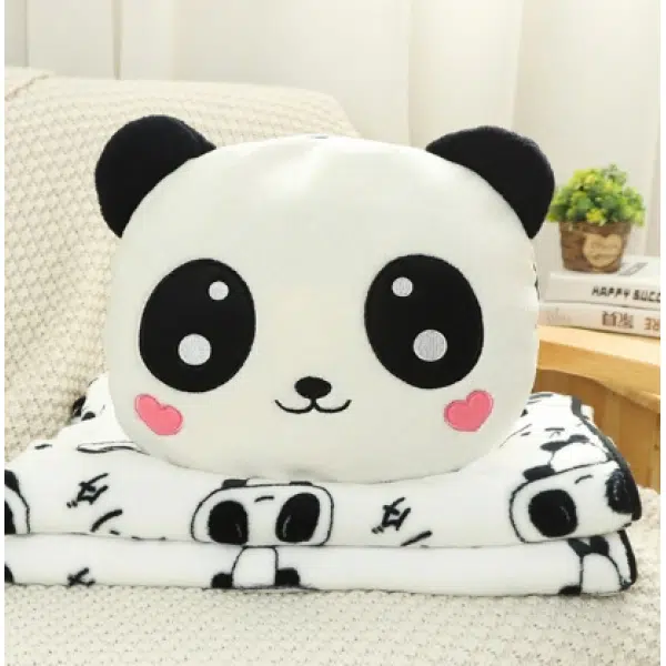 Liefdevolle panda pluche met deken in een bank